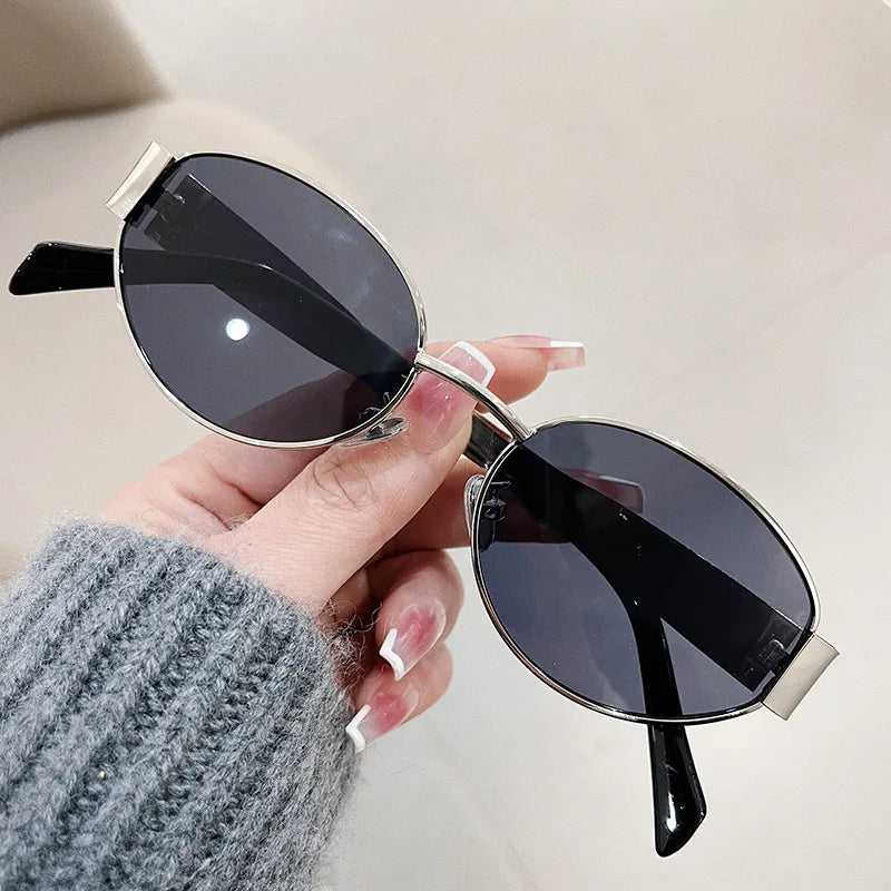 Retro Oval Sunglasses for Men and Women – Classic Luxury Eyewear with a Metal Frame, High-Quality Construction, and UV400 Protection.